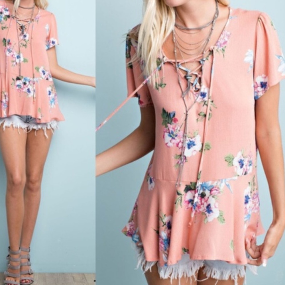 ✨HP✨Lace up top